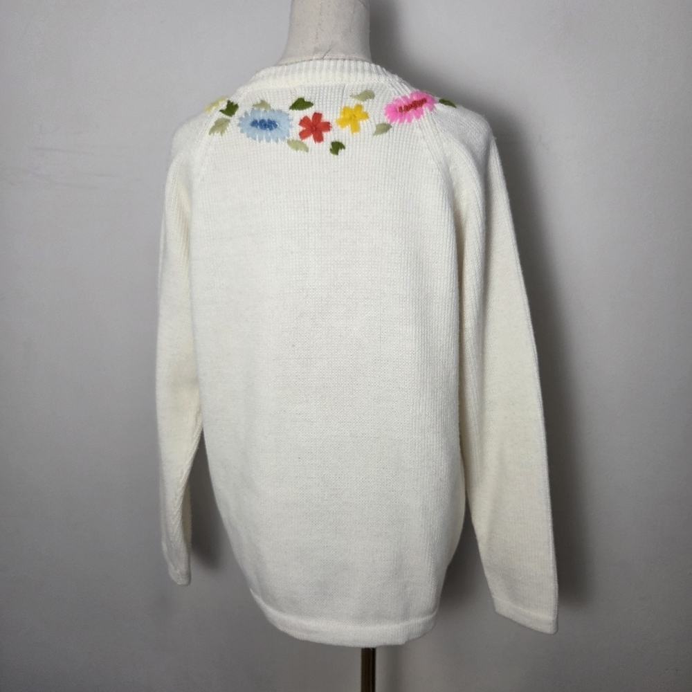 Vintage Floral Embroidery Button Front Cardigan - Picture 5 of 9